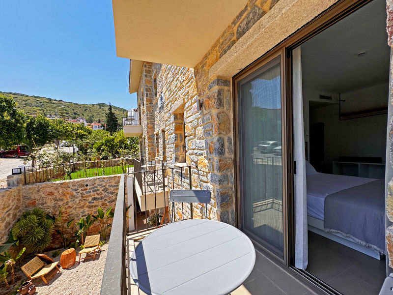 Otel Villa Kantarlı Geniş Standart Oda Bahçe Manzaralı